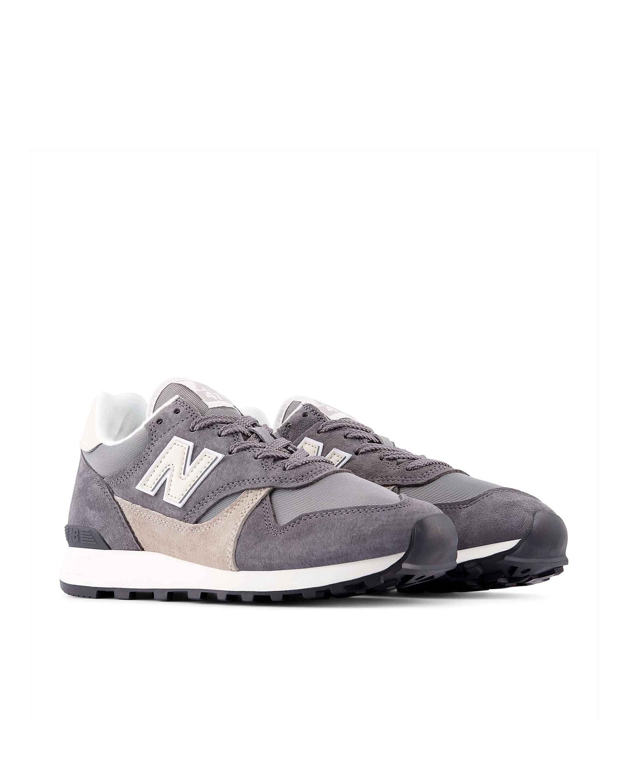 New Balance 475